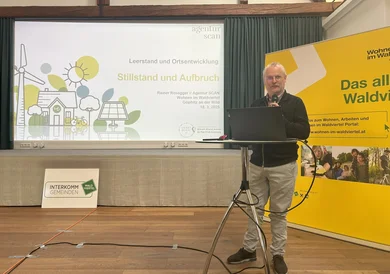 Rainer Rosegger hält Referat beim Gemeinde-Workshop im Waldviertel