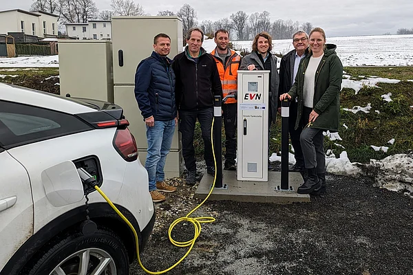 Inbetriebnahme der Stromtankstelle in St. Bernhard