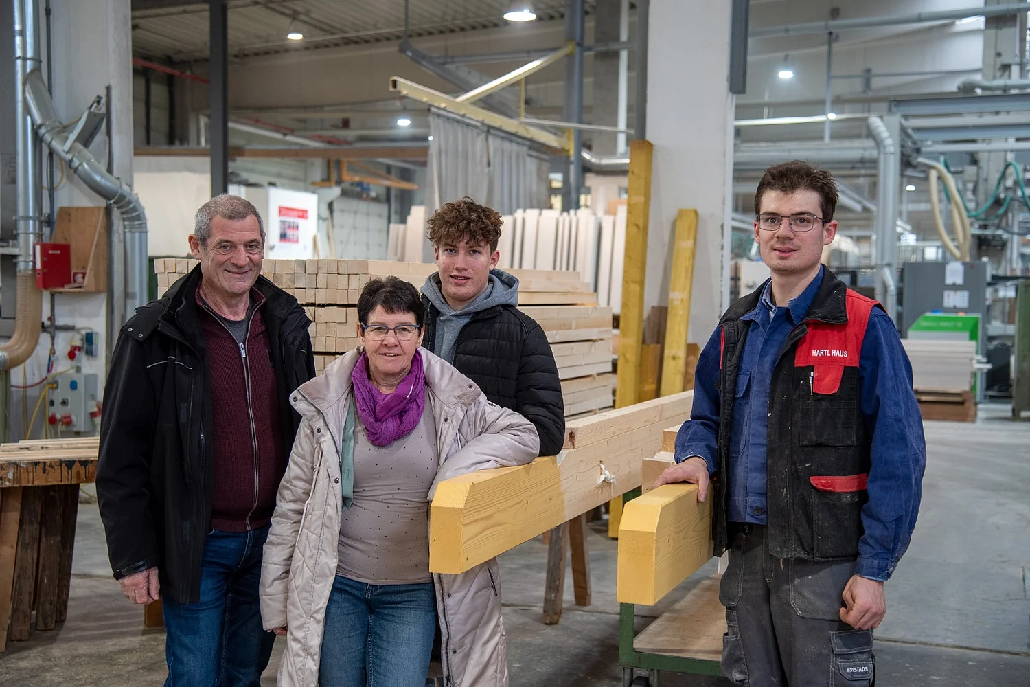 Franz, Eva und Pascal Hofbauer mit HARTL HAUS Ausbilder Michael Kohl