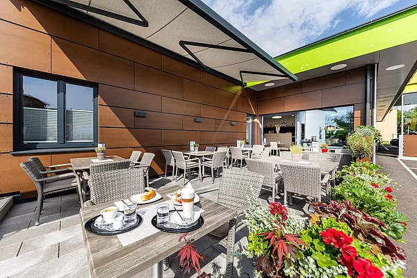 Terrasse des Cafés Süß & Frisch in Rastenfeld