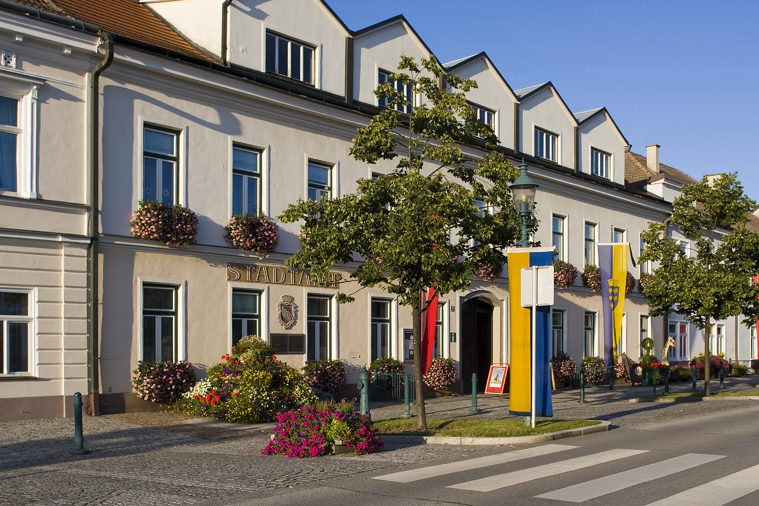 Hauptplatz der Stadtgemeinde Schrems mit Blick auf das Stadtamt