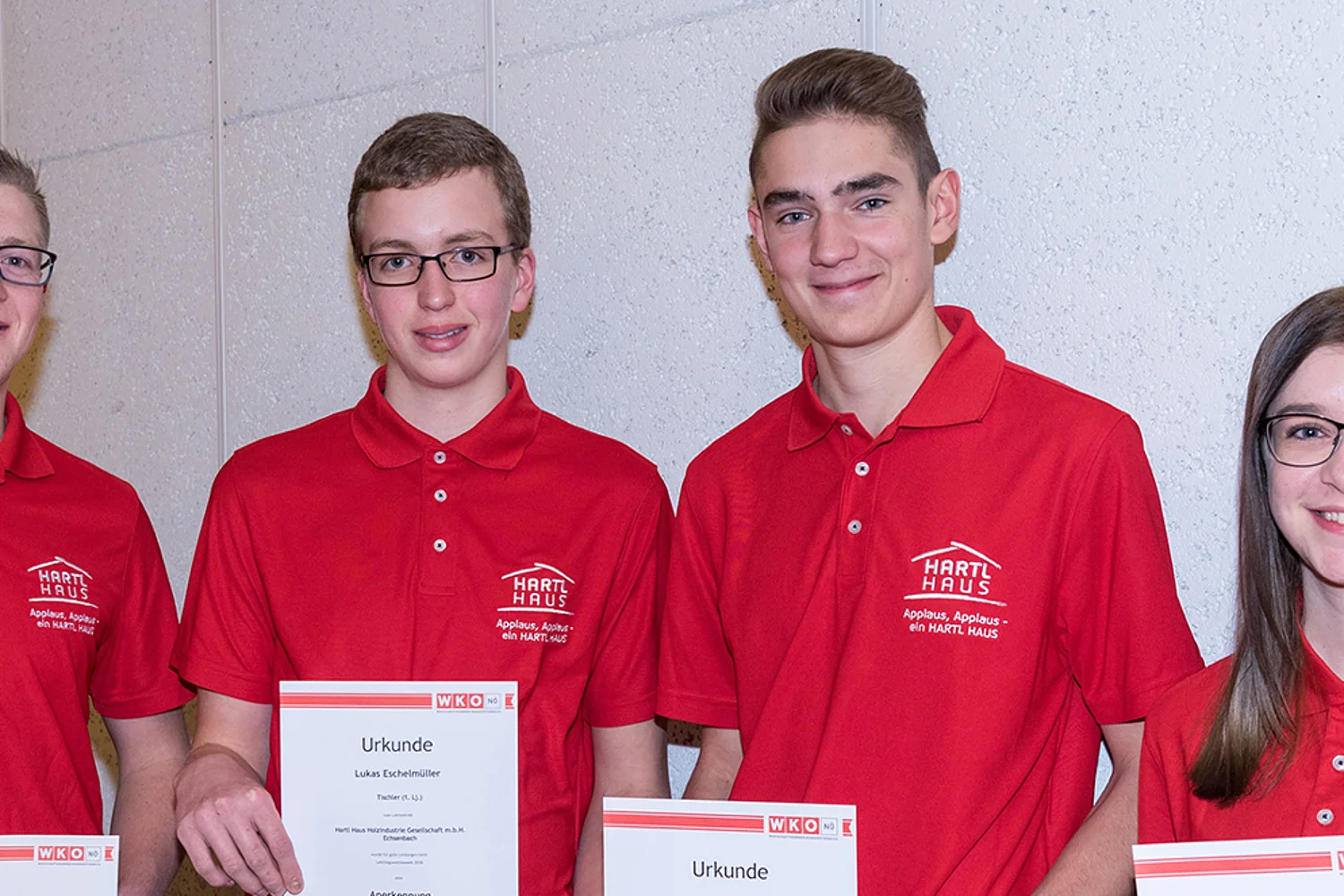 Ehrung der HARTL HAUS Lehrlinge Julian Homolka, Lukas Eschelmüller, Manuel Gastinger und Eva Tauner