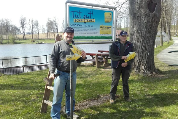 Reinhard Poppinger und Hans Kletzl am Schritteweg Schwarzenau