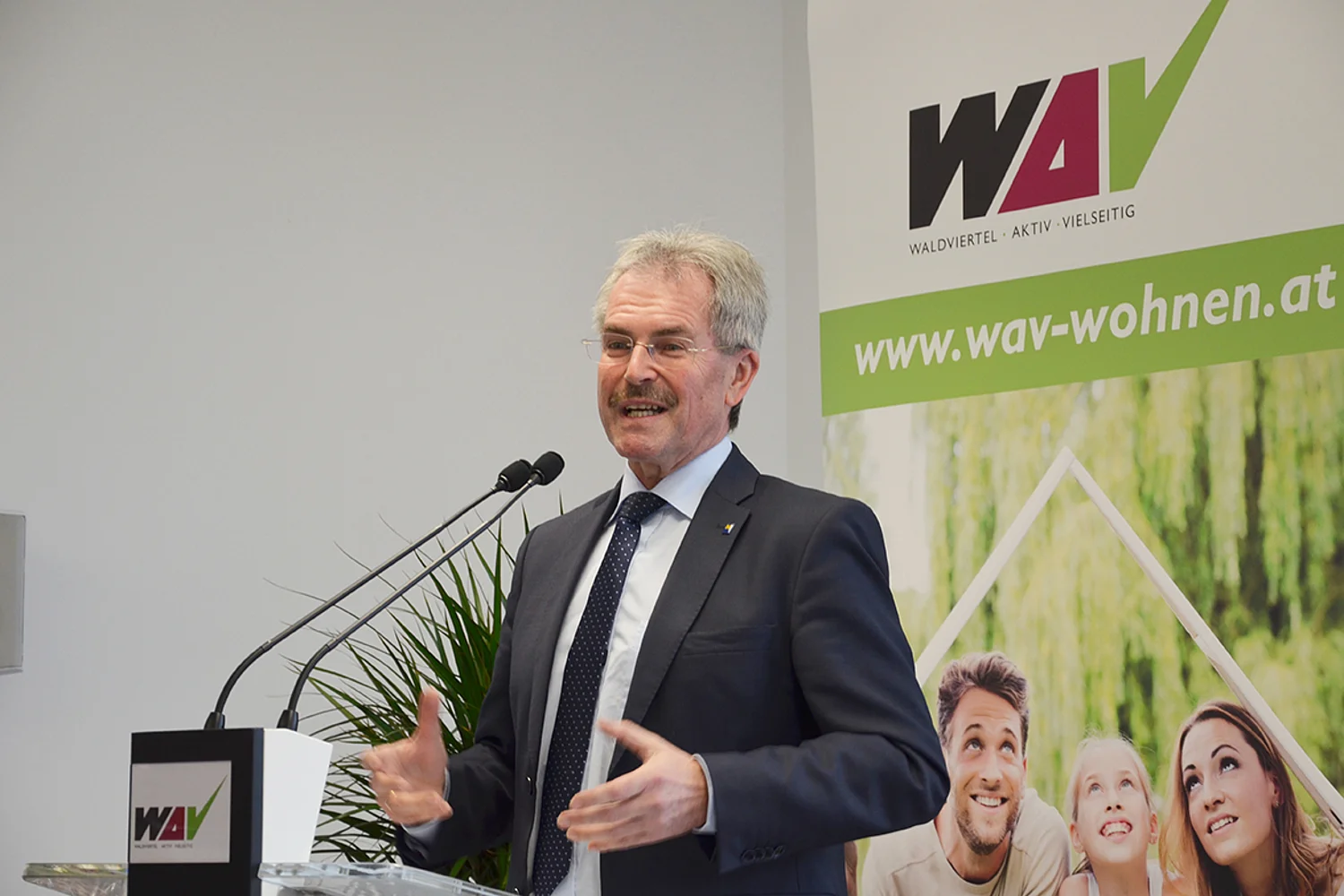 Landesrat Karl Wilfing bei Eröffnung Bürozubau WAV in Raabs an der Thaya