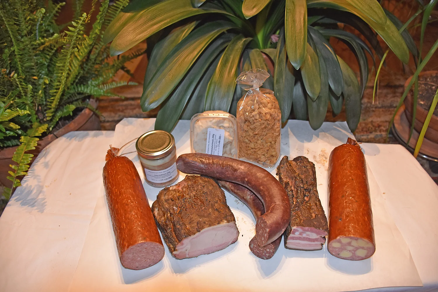 Fleisch- und Wurstwaren im Spezialitätenladen in Langschlag