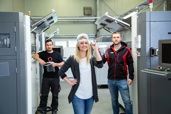 Team NBG DIMENSIONS mit 3D gedrucktem Schutzvisier