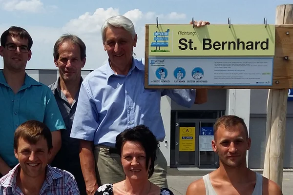 Mitfahrbankerl im EKZ Frauenhofen - Horn