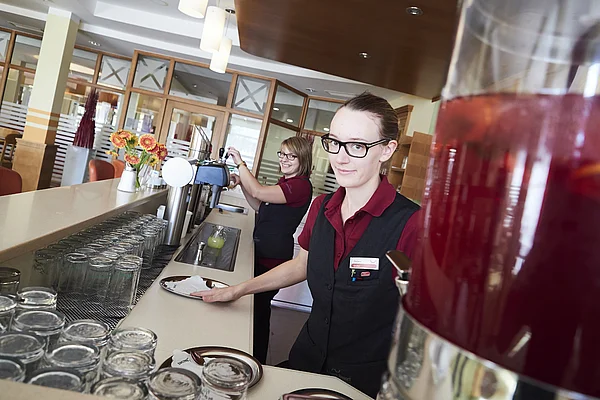 Gastronomie Mitarbeiterinnen im Lebens.Resort.Ottenschlag