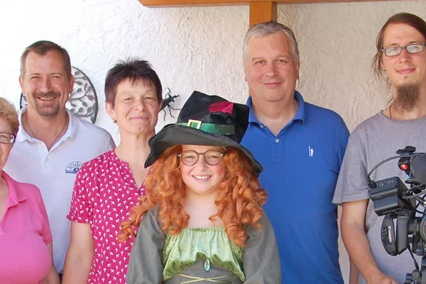 Drehtag in Albrechtsberg mit Hermine Unger, Martin Bernleitner, Martina Martin, Magdalena Martin, Bgm. Franz Rosenkranz und Christian Pfabigan